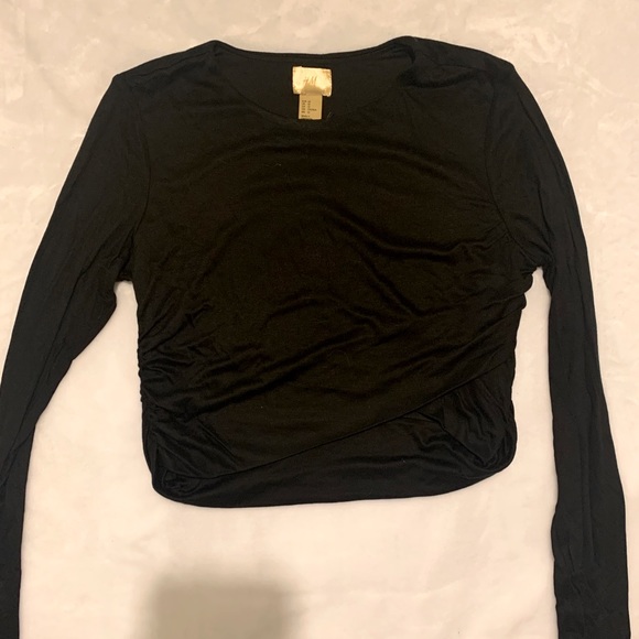 Black H&M cropped sweater - Picture 1 of 2
